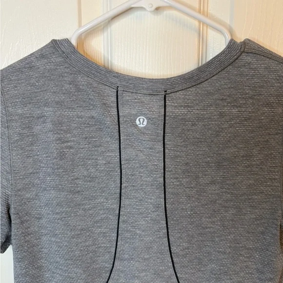 Lululemon Long Distance Short Sleeve Women Size 6 - Picture 4 of 4